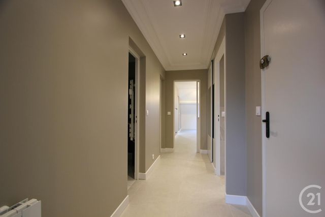 Appartement F3 à vendre - 3 pièces - 56.0 m2 - STE GENEVIEVE DES BOIS - 91 - ILE-DE-FRANCE - Century 21 Agence De La Poste