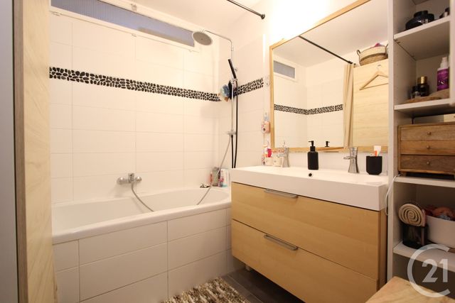 Appartement F3 à vendre - 3 pièces - 72.45 m2 - ST MICHEL SUR ORGE - 91 - ILE-DE-FRANCE - Century 21 Agence De La Poste