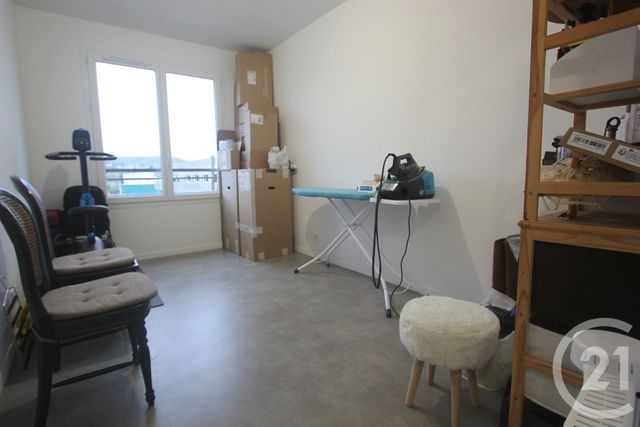 Appartement T4 à vendre - 4 pièces - 100.27 m2 - MONTLHERY - 91 - ILE-DE-FRANCE - Century 21 Agence De La Poste
