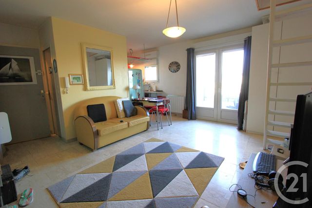 Appartement F2 à vendre - 2 pièces - 42.65 m2 - STE GENEVIEVE DES BOIS - 91 - ILE-DE-FRANCE - Century 21 Agence De La Poste