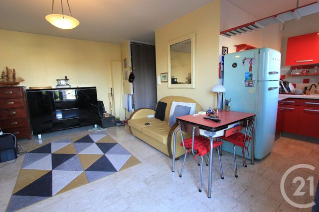 Appartement F2 à vendre - 2 pièces - 42.65 m2 - STE GENEVIEVE DES BOIS - 91 - ILE-DE-FRANCE - Century 21 Agence De La Poste