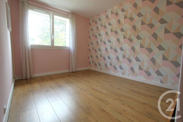 Appartement F5 à vendre - 5 pièces - 82.32 m2 - ST MICHEL SUR ORGE - 91 - ILE-DE-FRANCE - Century 21 Agence De La Poste